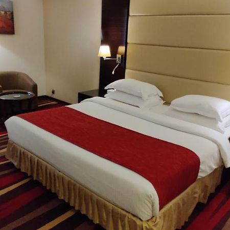 Nehal Hotel Абу Даби Екстериор снимка