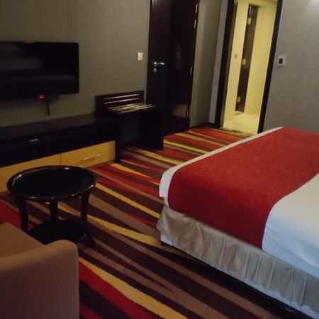 Nehal Hotel Абу Даби Екстериор снимка