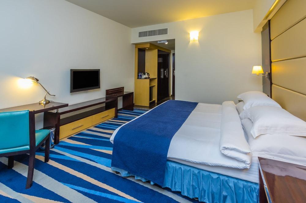 Nehal Hotel Абу Даби Екстериор снимка