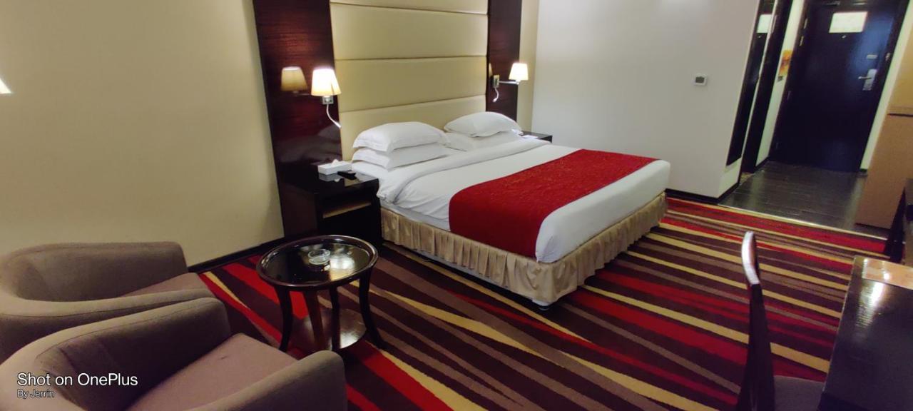 Nehal Hotel Абу Даби Екстериор снимка