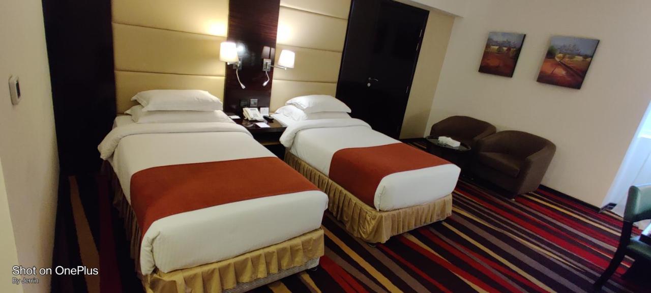 Nehal Hotel Абу Даби Екстериор снимка