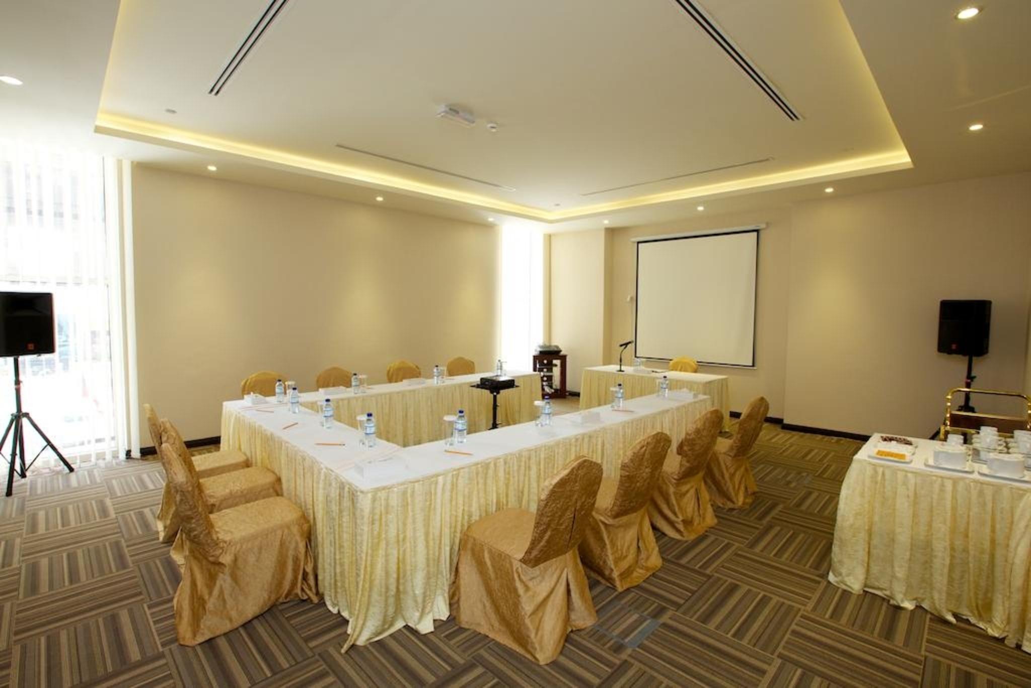 Nehal Hotel Абу Даби Екстериор снимка