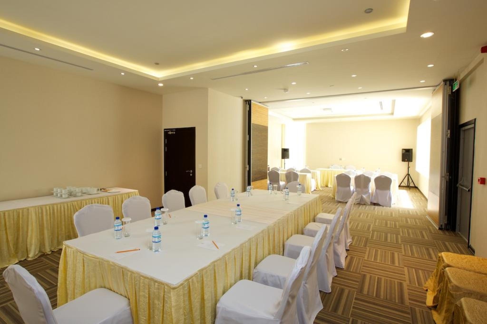 Nehal Hotel Абу Даби Екстериор снимка