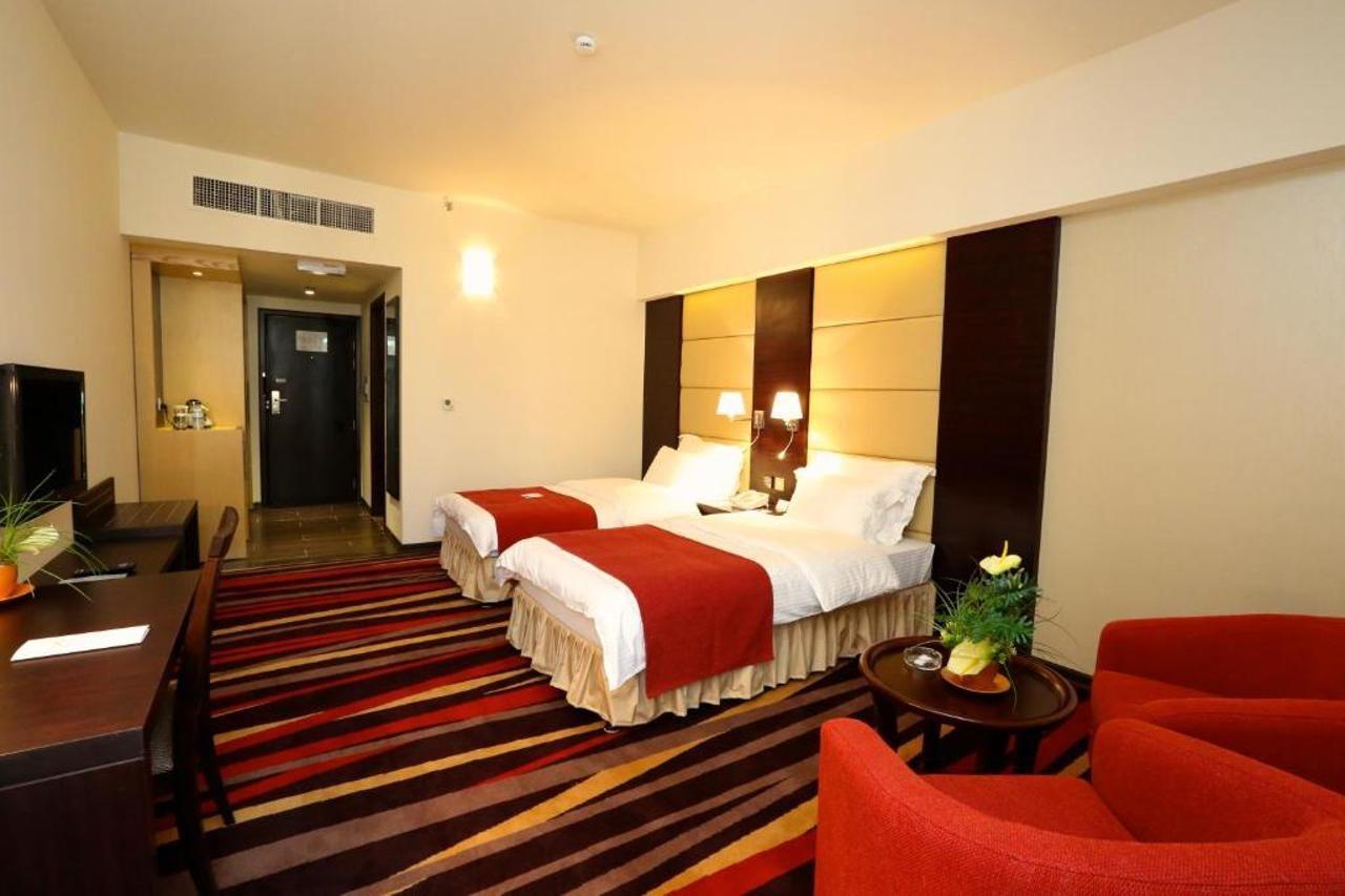 Nehal Hotel Абу Даби Екстериор снимка