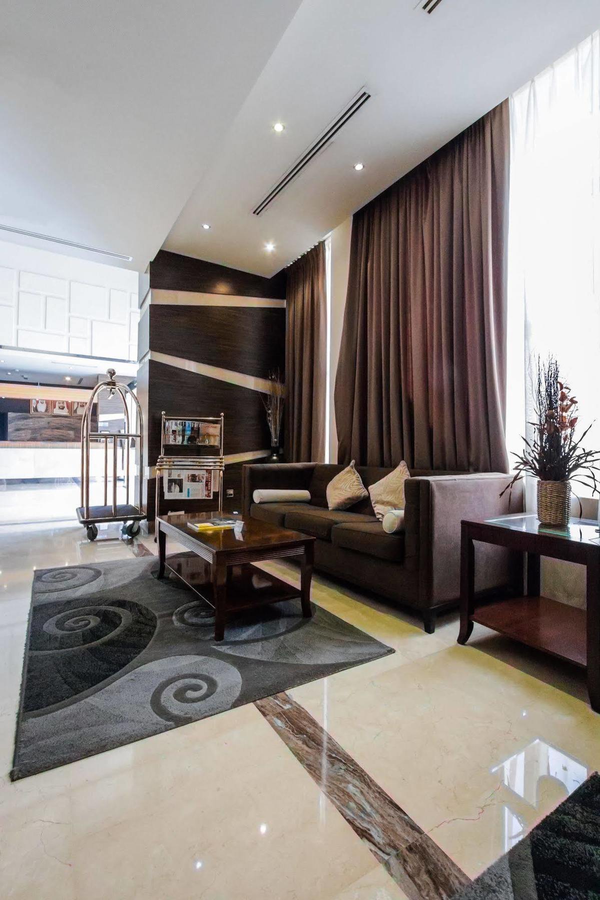 Nehal Hotel Абу Даби Екстериор снимка