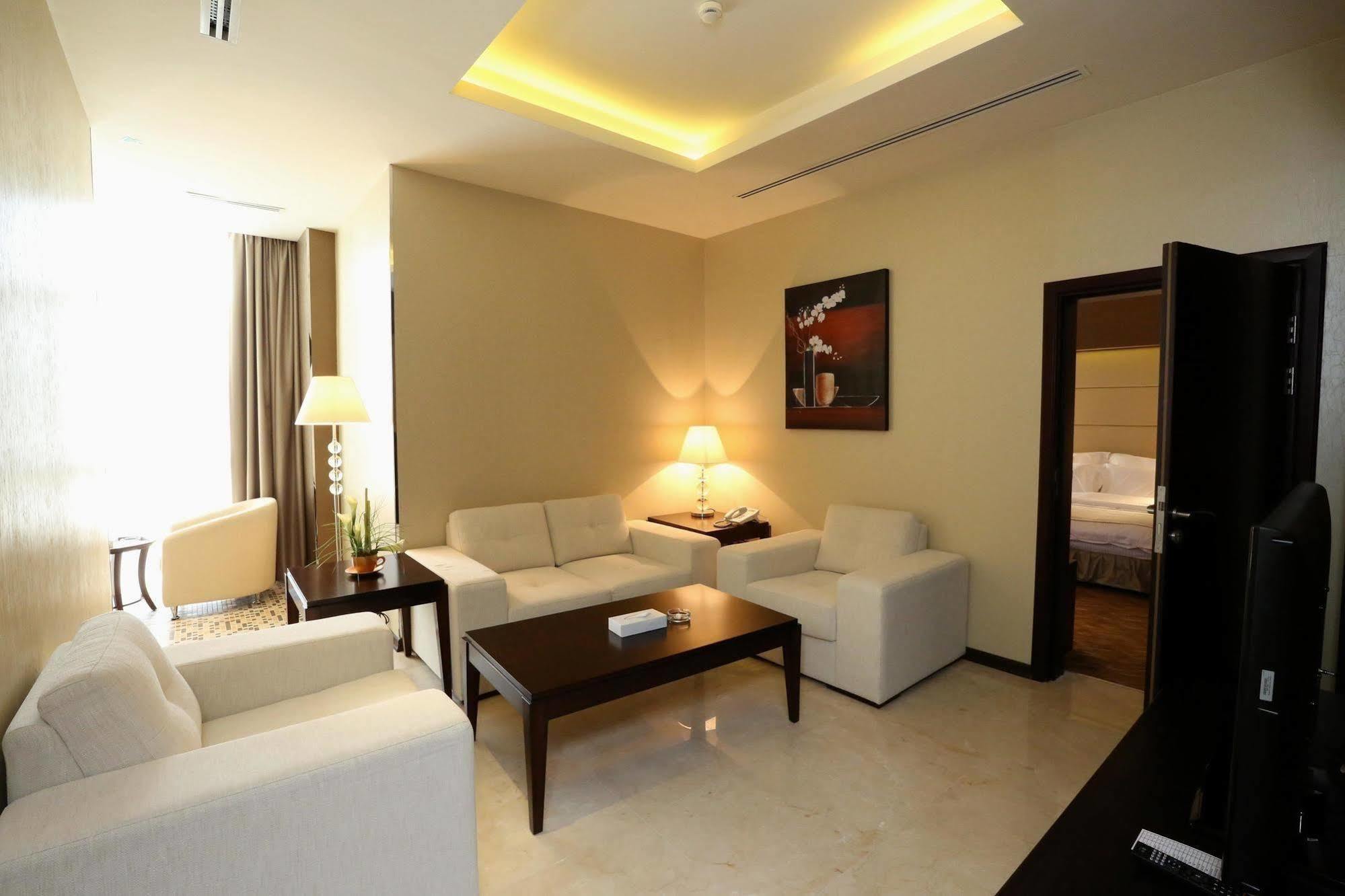 Nehal Hotel Абу Даби Екстериор снимка