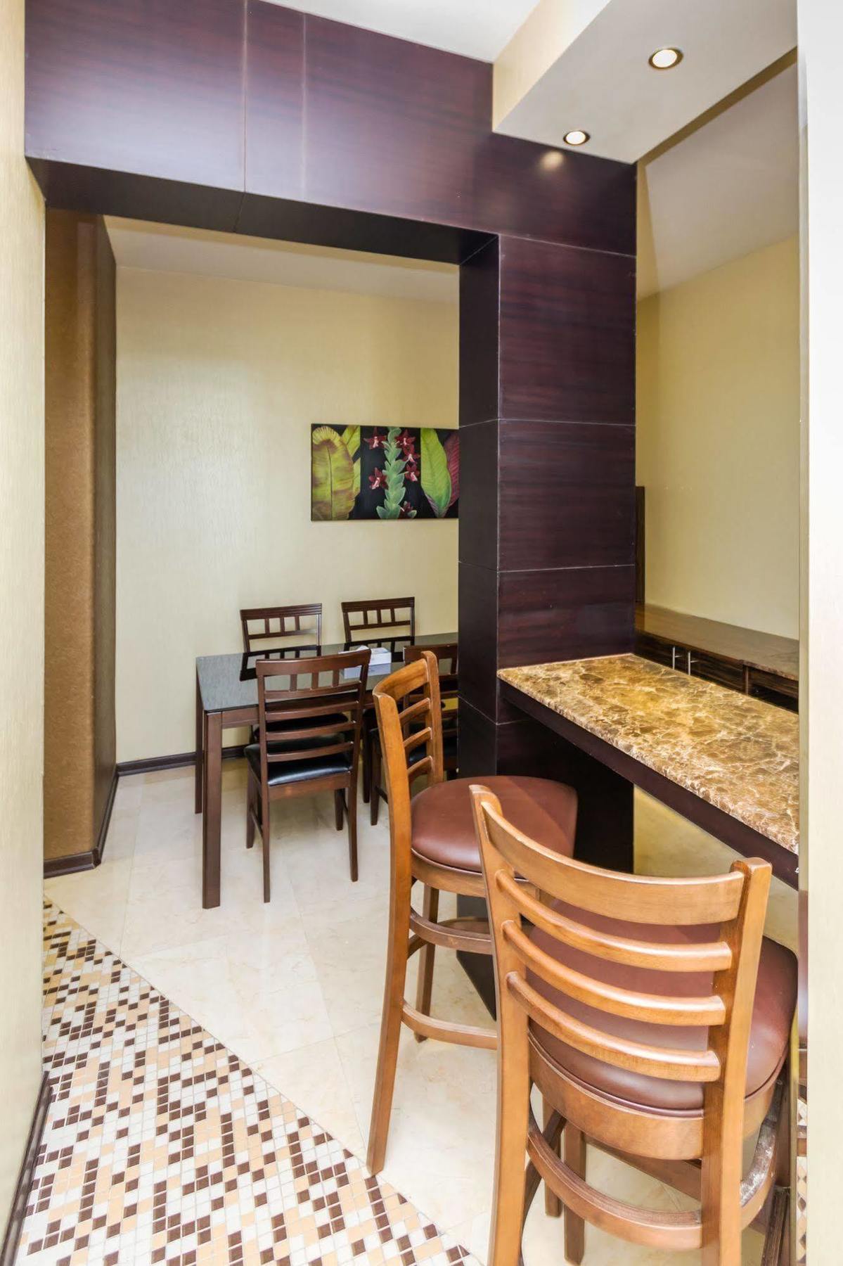 Nehal Hotel Абу Даби Екстериор снимка
