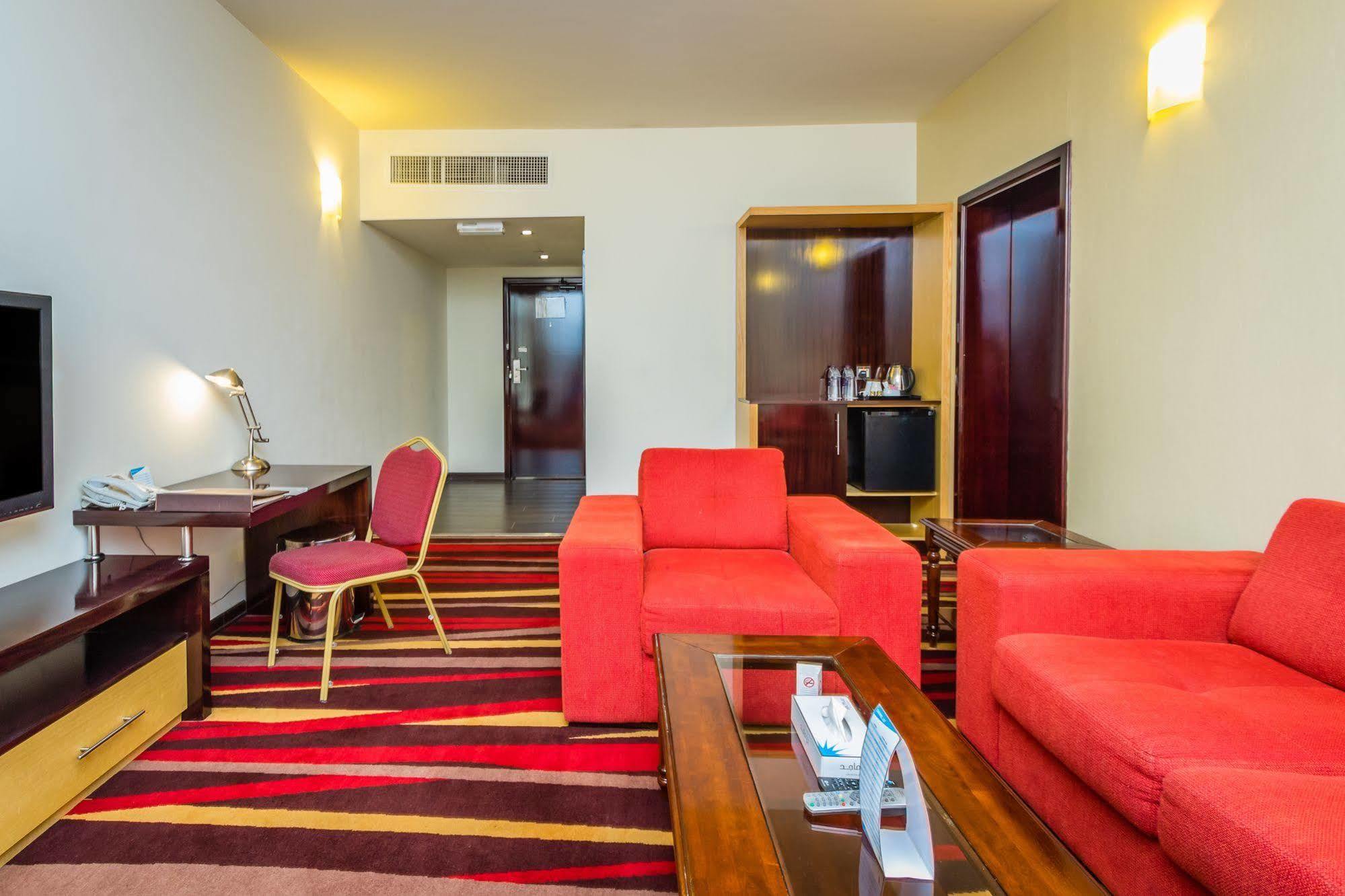 Nehal Hotel Абу Даби Екстериор снимка