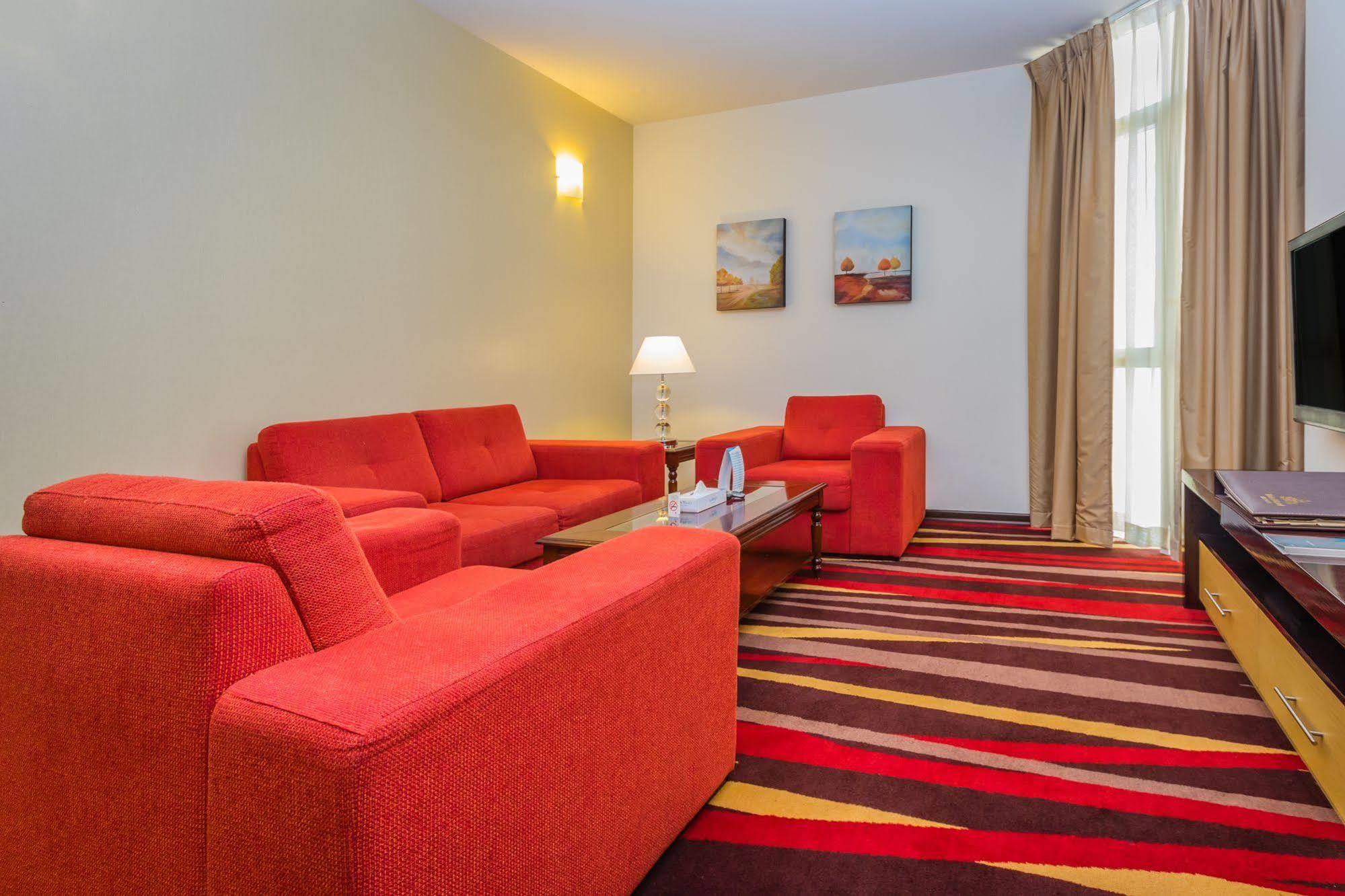 Nehal Hotel Абу Даби Екстериор снимка