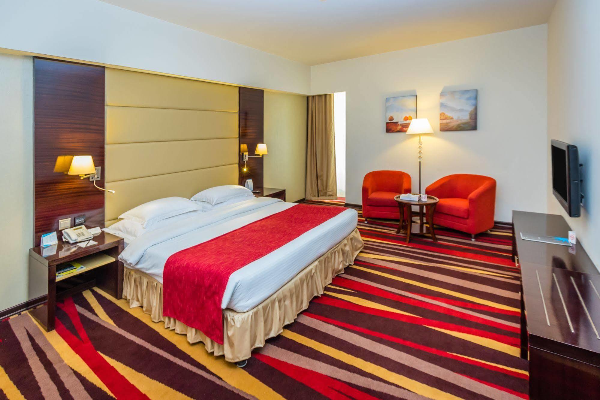 Nehal Hotel Абу Даби Екстериор снимка