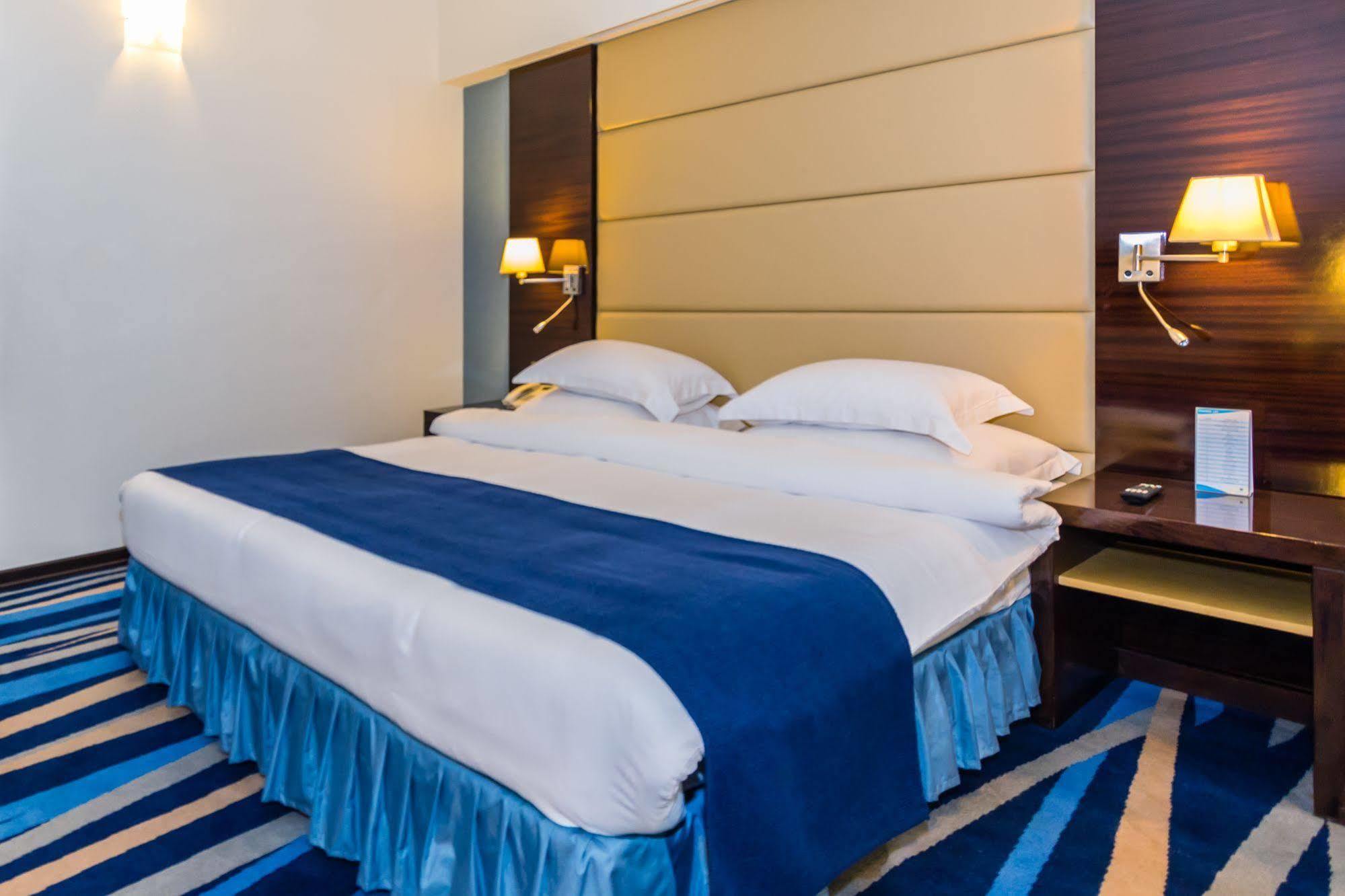 Nehal Hotel Абу Даби Екстериор снимка