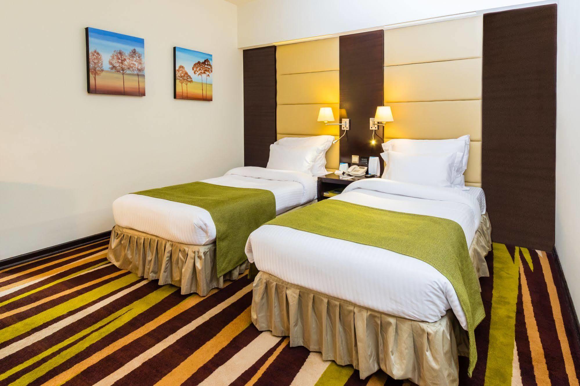 Nehal Hotel Абу Даби Екстериор снимка