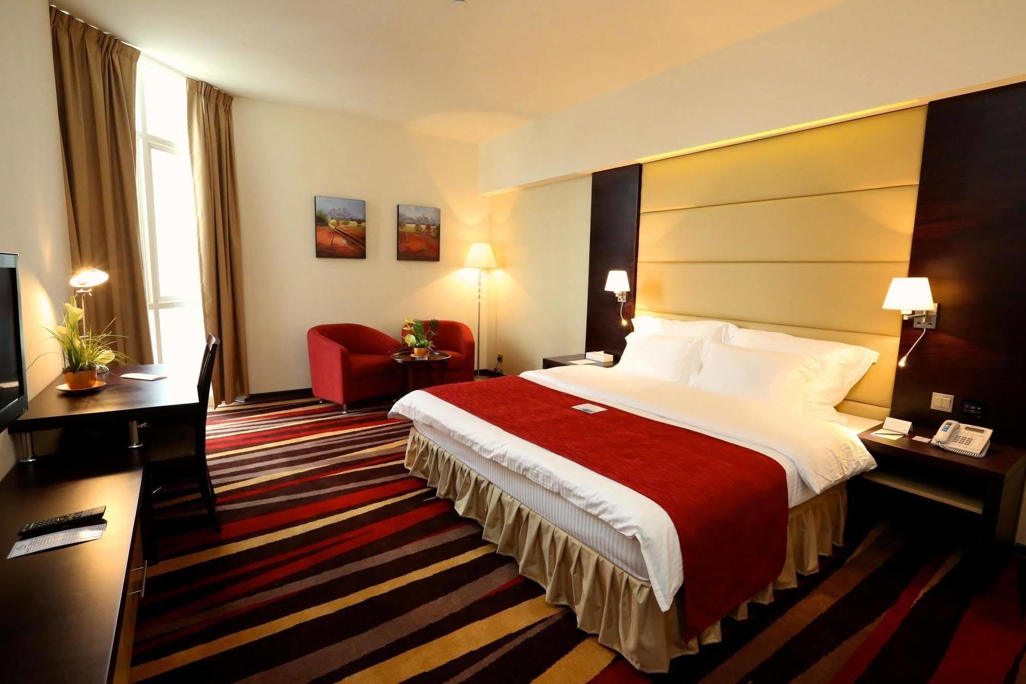 Nehal Hotel Абу Даби Екстериор снимка